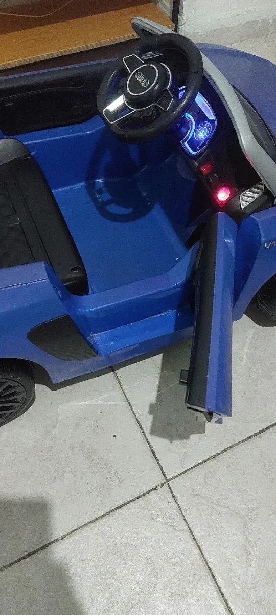 Coche eléctrico infantil azul sin mando