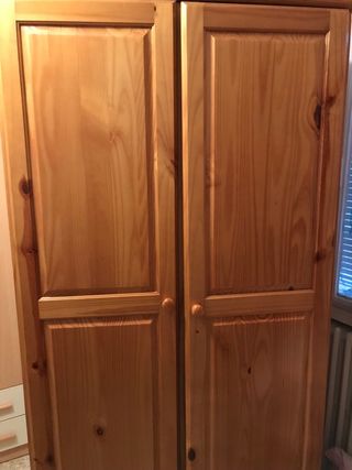 Armario de madera rústico