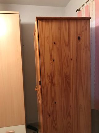 Armario de madera rústico