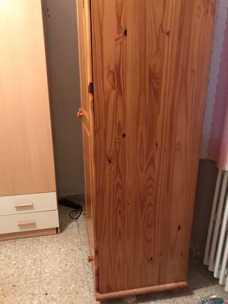 Armario de madera rústico