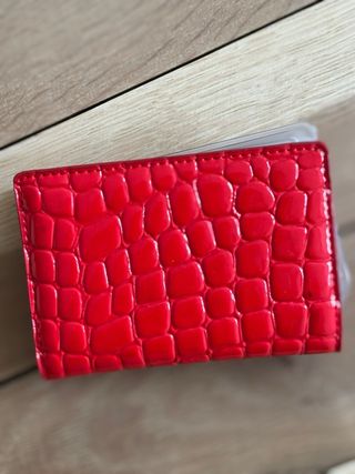 Tarjetero Bimba y Lola Rojo - Efecto Cocodrilo