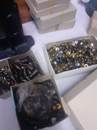 Remachadora manual con accesorios