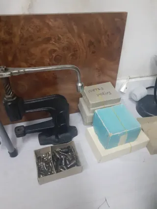 Remachadora manual con accesorios