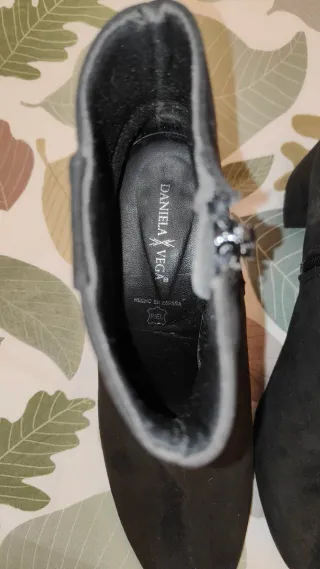 Botín tacón ante negro Daniela Vega