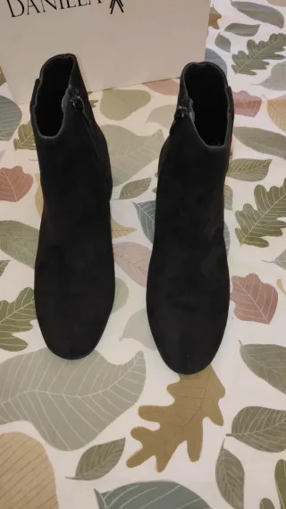 Botín tacón ante negro Daniela Vega