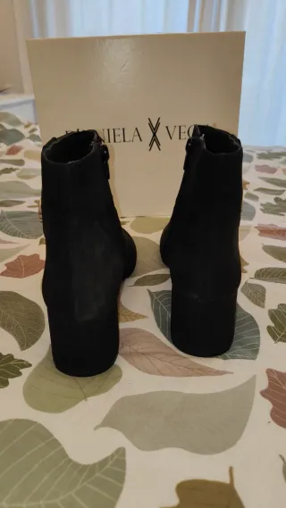 Botín tacón ante negro Daniela Vega