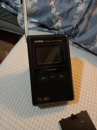 Mini TV Casio TV-410 LCD Color Vintage