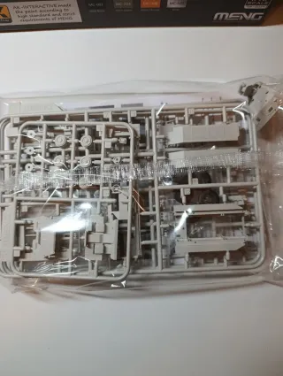 2 Maquetas Meng 1:72 HIMARS y Merkava