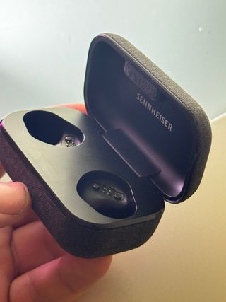 Estuche Sennheiser Momentum True Wireless 2 Negro