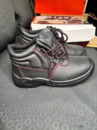 Zapatos de seguridad negros y amarillos