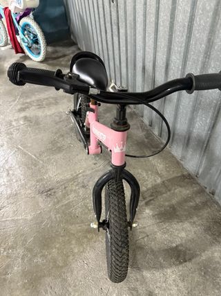 Bicicleta de arrastre rosa