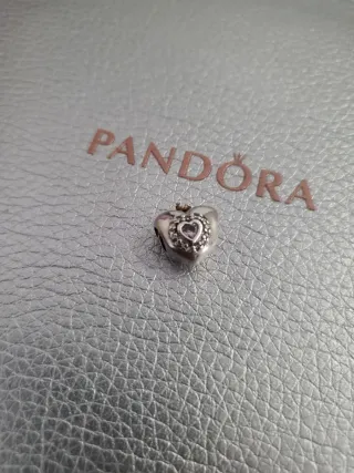 Pandora Corazón con Corona y Piedra Rosa