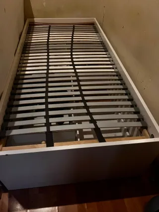 Cama con somier y cajones
