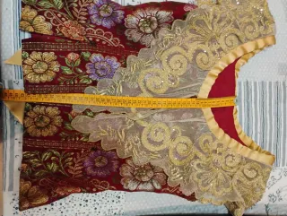 Traje de Fallera completo con zapatos, y mantilla