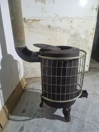 Estufa de leña metálica