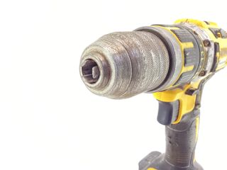 taladro a bateria dewalt dcd795