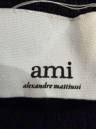 Jersey AMI Paris Negro Corazón Rojo