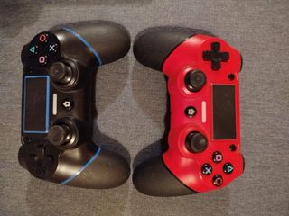 Consola PS4 + 2 Mandos + 4 Juegos