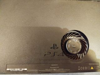 Consola PS4 + 2 Mandos + 4 Juegos