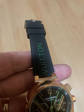 Reloj Negro y Dorado