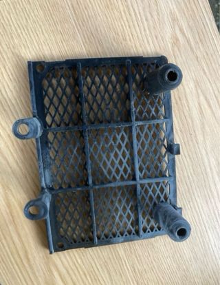 Cubre radiador protector Daelim Daystar