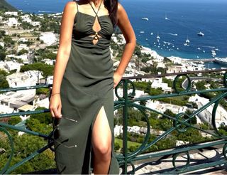 Vestido verde militar con tirantes talla M