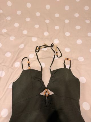 Vestido verde militar con tirantes talla M