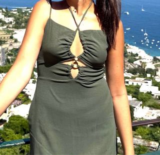 Vestido verde militar con tirantes talla M