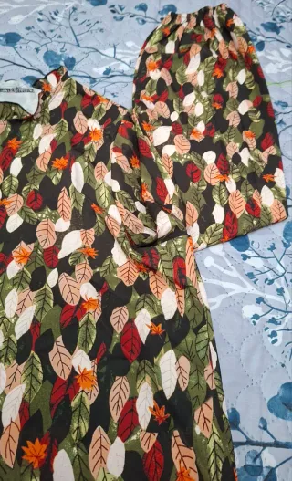 Blusa de hojas verde y multicolor