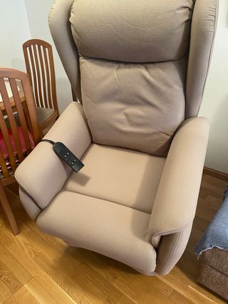 Sillón eléctrico beige piel sintética