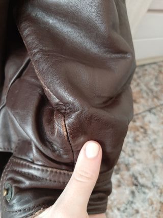 Cazadora vintage de piel con hombreras