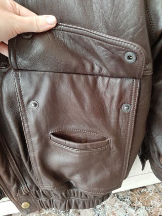 Cazadora vintage de piel con hombreras