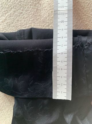 Pantalón fiesta negro estampado floral Mango