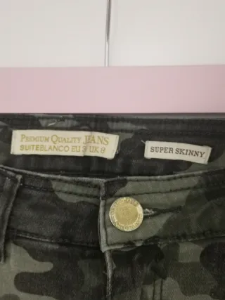 Pantalones pitillo camuflaje