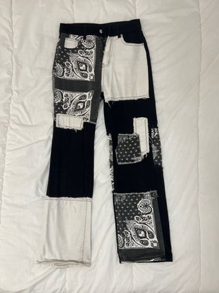 Pantalones vaqueros blanco y negro