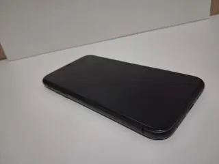 Teléfono móvil iPhone 11 en color negro,128 Gb.