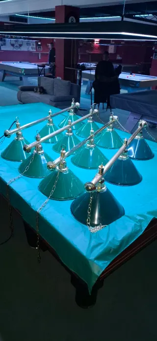 Lampade da biliardo verdi e dorate