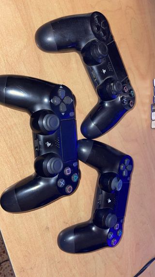 PS4 Negra con Monitor, Mandos y Juegos