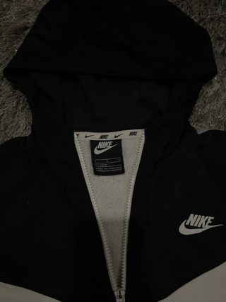 Casaco Nike com capuz