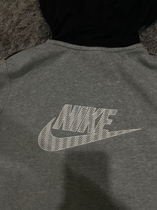 Casaco Nike com capuz
