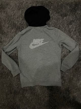 Casaco Nike com capuz