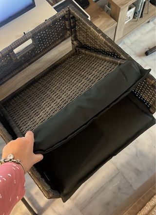 Conjunto mesa y taburetes terraza mimbre y cristal