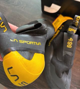 Pies de gato La Sportiva Cobra 4.99 negro amarillo