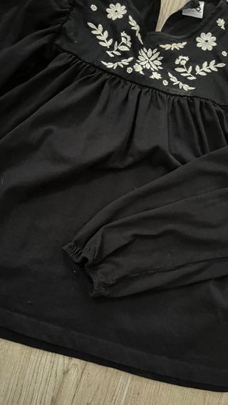 Blusa Zara Negra Bordada Flores