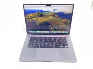 portatil apple apple macbook air m3 8-core 4.0 15 (10gpu) (2024) (a3114)