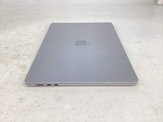 portatil apple apple macbook air m3 8-core 4.0 15 (10gpu) (2024) (a3114)
