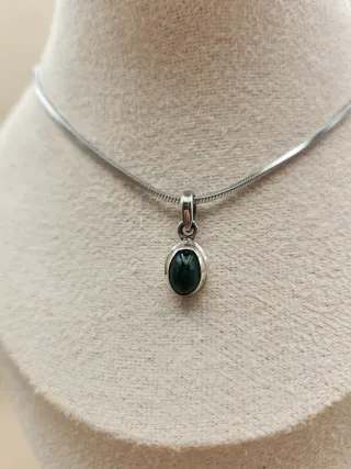 Conjunto Plata: Anillo y Colgante Esmeralda