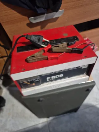 Cargador Baterías Ferve F-805 12V
