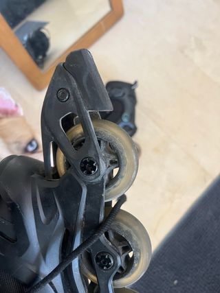 Patines en línea negros con llantas de luces . 36
