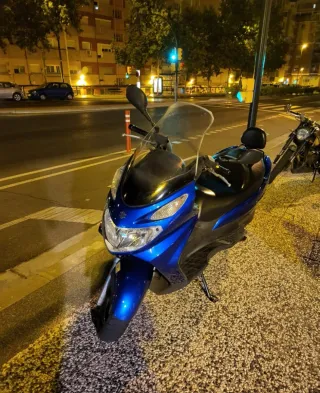 Suzuki Burgman 125cc Maxiscooter ITV hasta 2027.